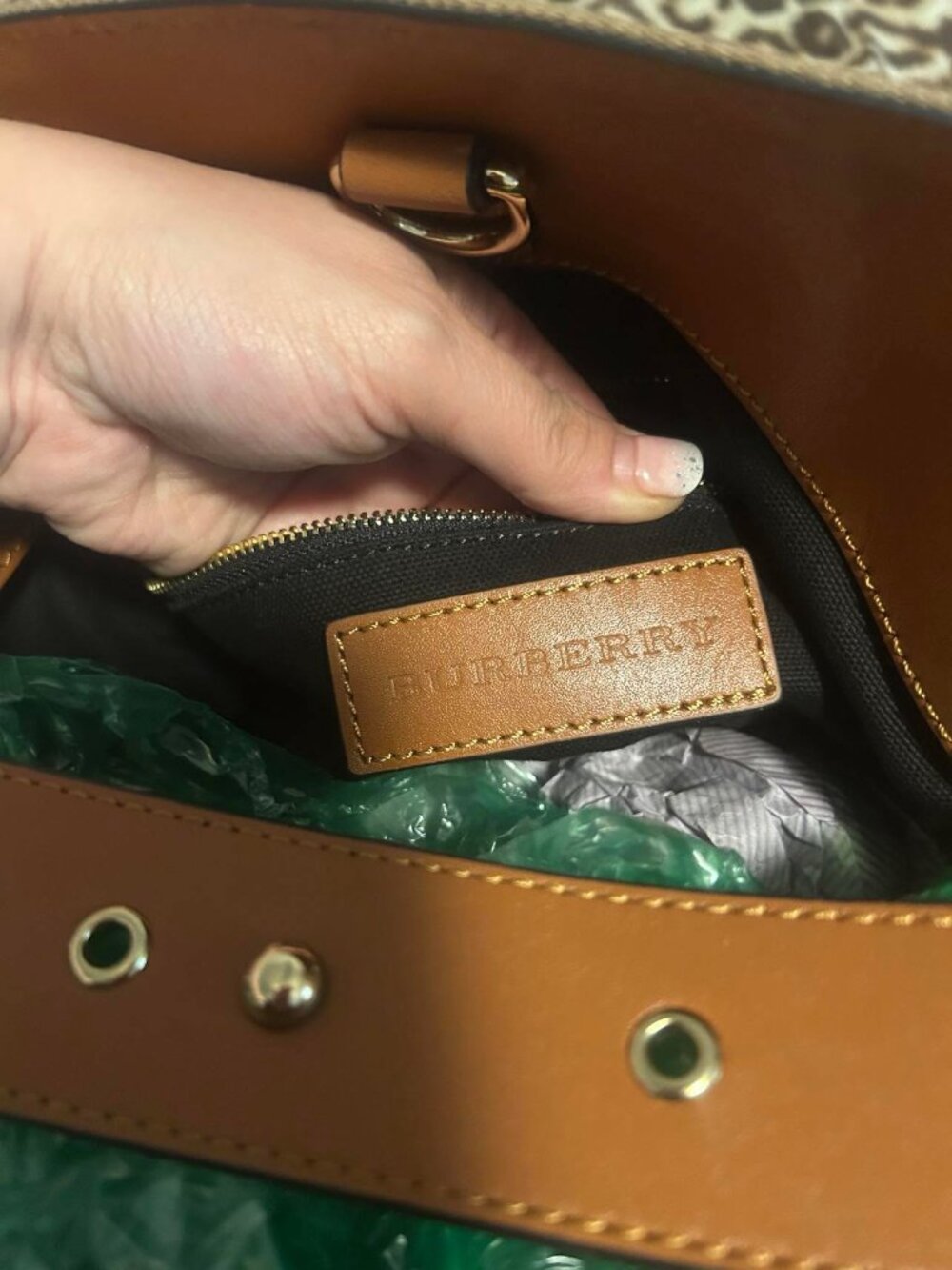 Burberry Authentic Ashby Hobo Nova Bag - Picture 8 of 13